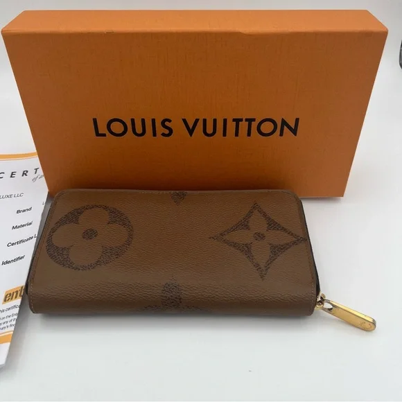 Authentic Louis Vuitton Reversable Brown zippy Wallet❤️ - Picture 1 of 11